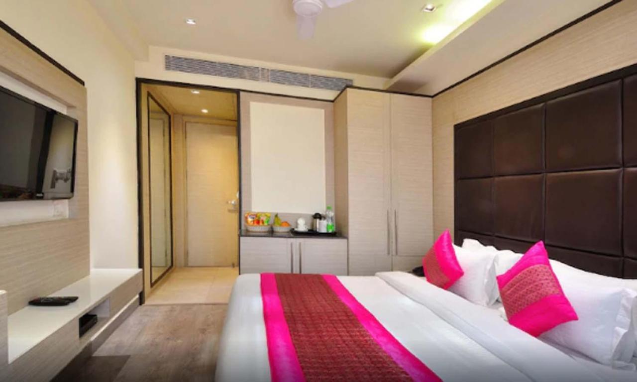 Hotel Royal Grand - Opposite Axis Bank East Patel Nagar Nueva Delhi Exterior foto