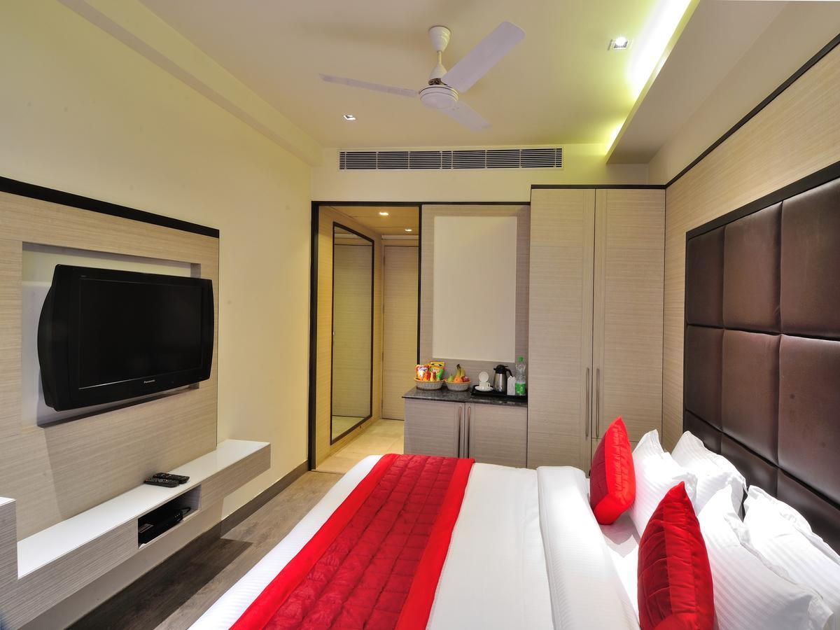 Hotel Royal Grand - Opposite Axis Bank East Patel Nagar Nueva Delhi Exterior foto