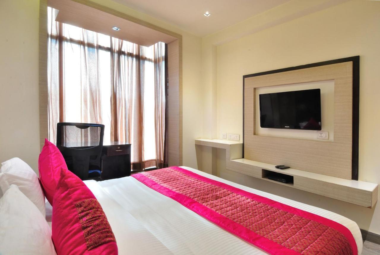 Hotel Royal Grand - Opposite Axis Bank East Patel Nagar Nueva Delhi Exterior foto